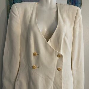 A GIORGIO ARMANI WHITE JDOUBLE BREASTED JACKET